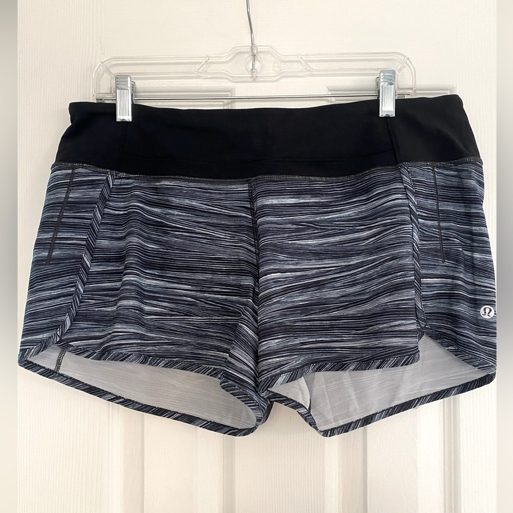 Lululemon Black/Gray/White pattern shorts size 10